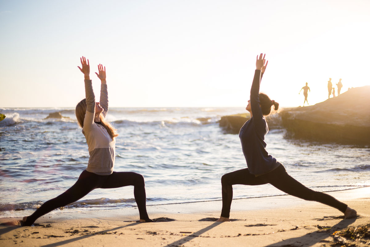 Yoga am Strand von San Diego